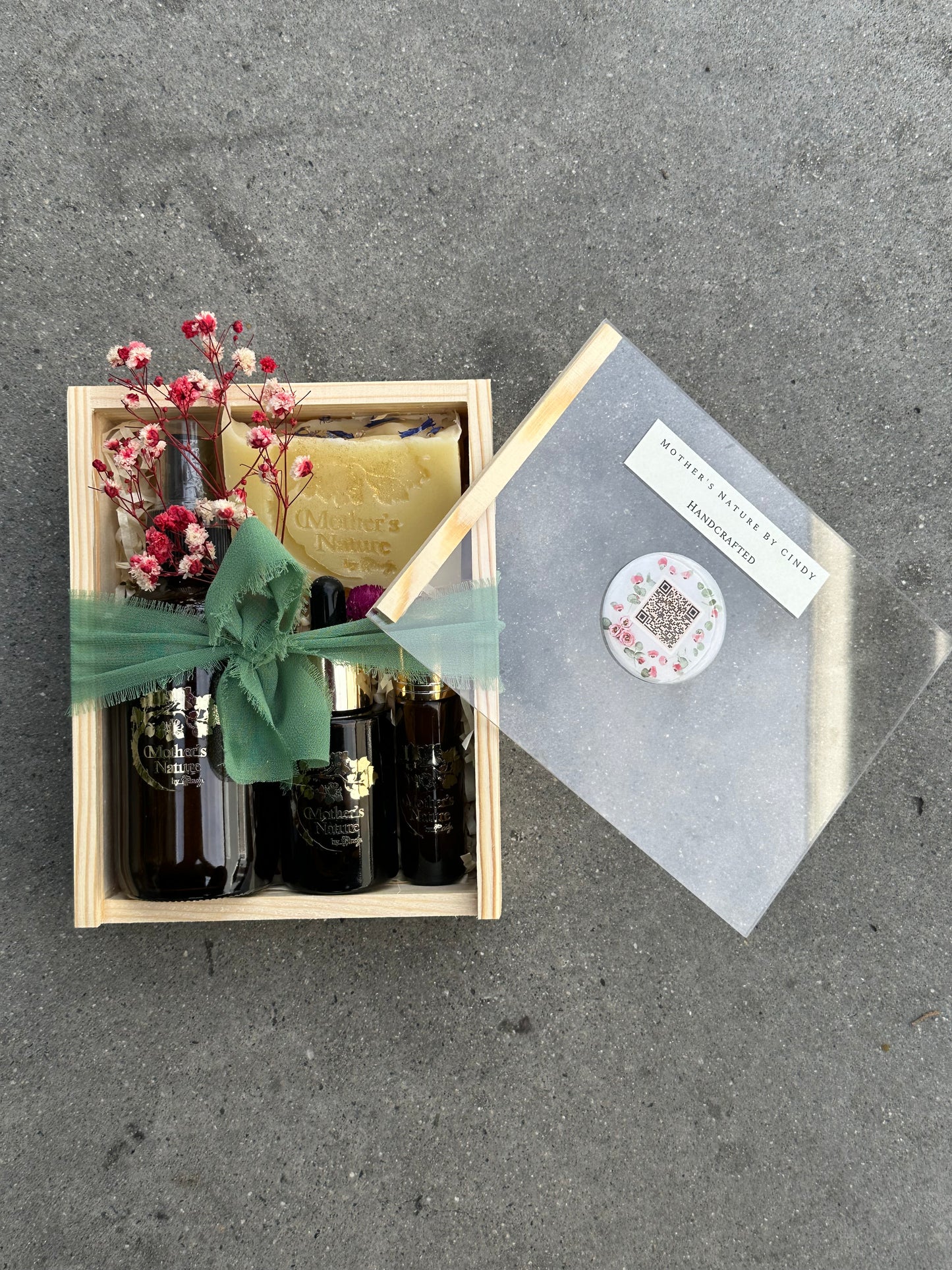 Luxury Anti-Aging kit / Glow Naturally | skin care Facial & Eye Care | Certified Pure Essential Oils | Free of Paraben & Sulfate- Hand made Natural & Cruelty-Free Cold press Anti-Aging Soap