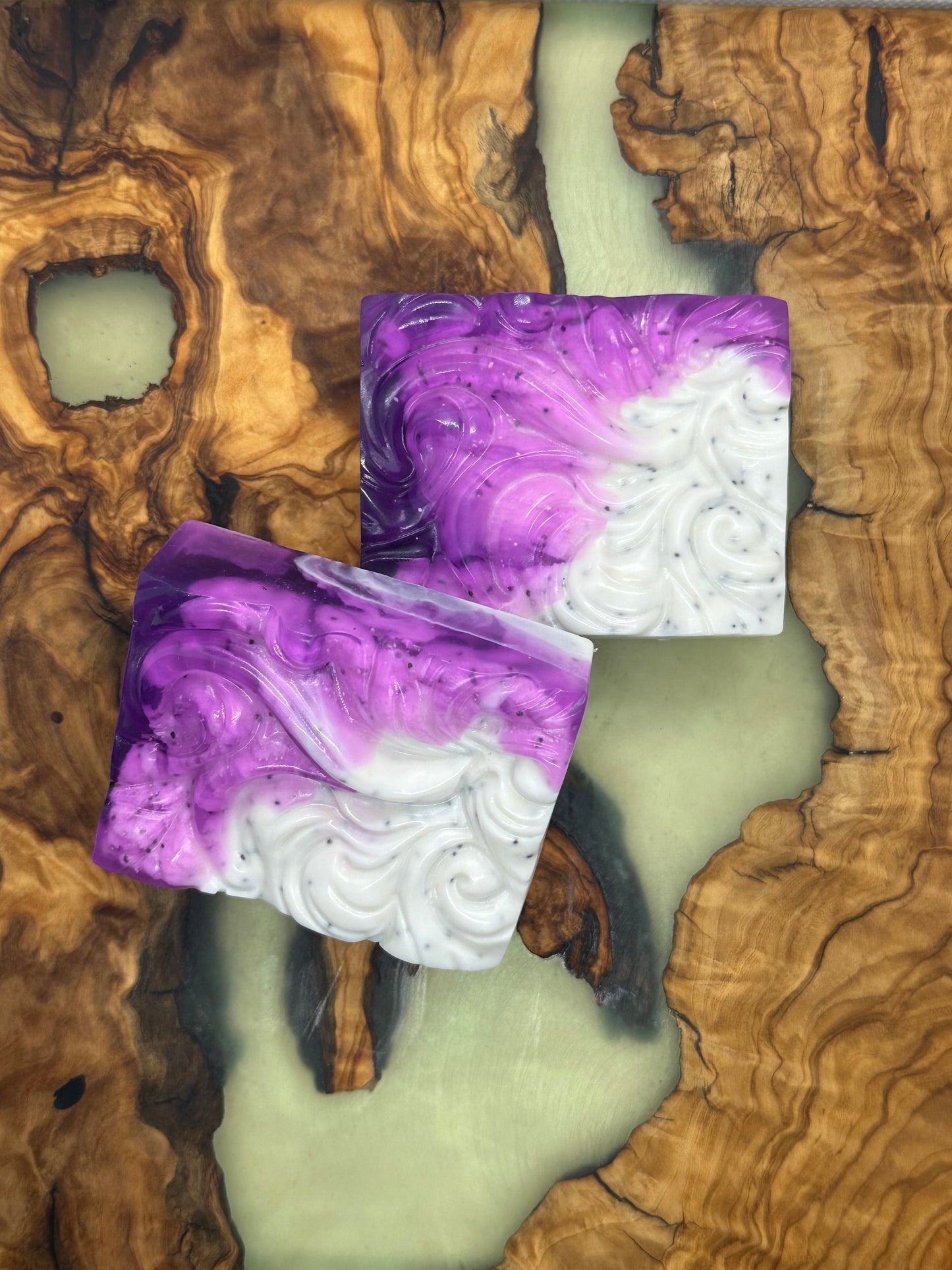 Lavender Soap bar | Moisturizer, made with lavender essential oil, Clay, shea butter | Anti-Stress - Exfoliant 100% Hand made & Cruelty-Free