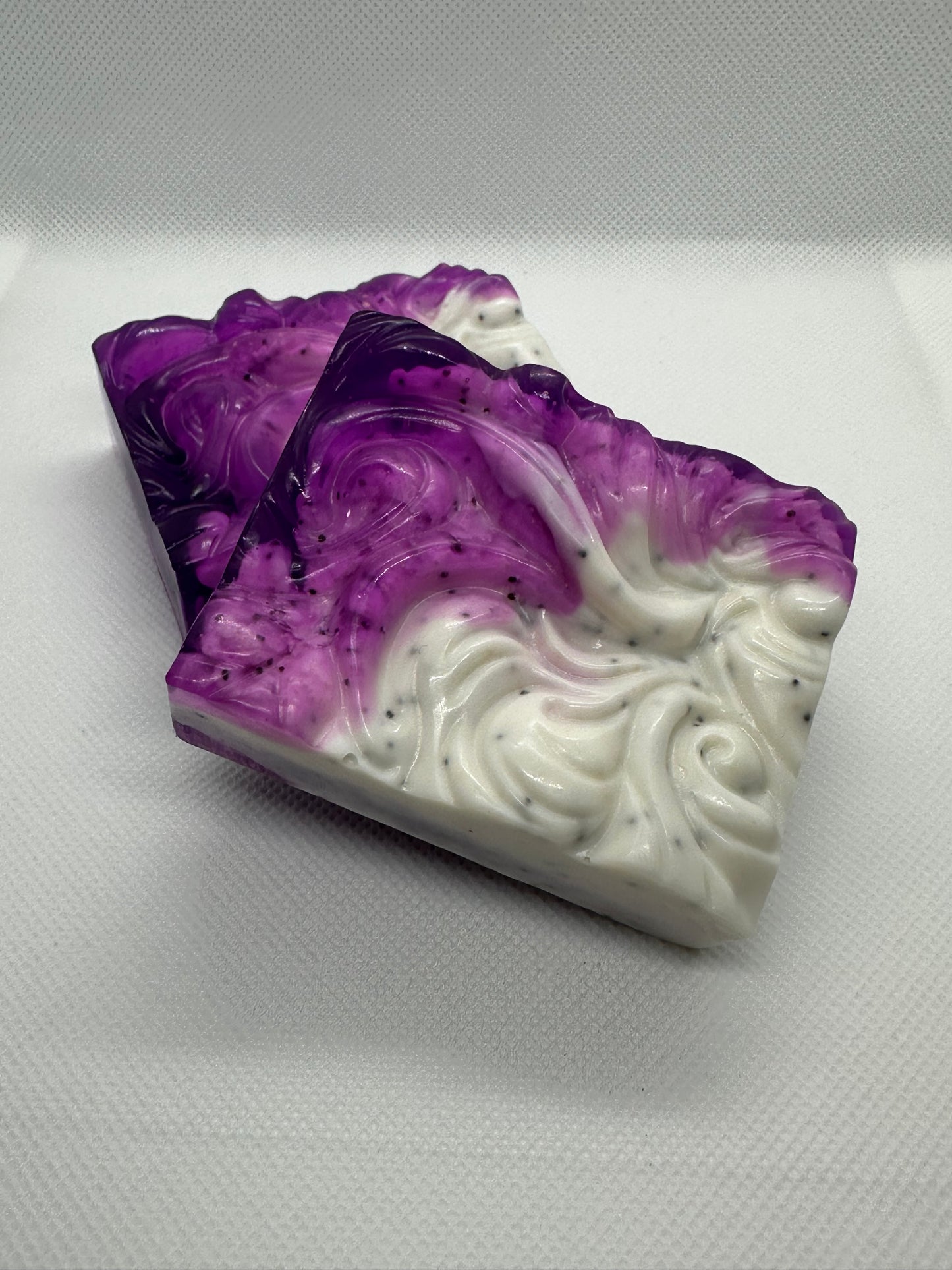 Lavender Soap bar | Moisturizer, made with lavender essential oil, Clay, shea butter | Anti-Stress - Exfoliant 100% Hand made & Cruelty-Free