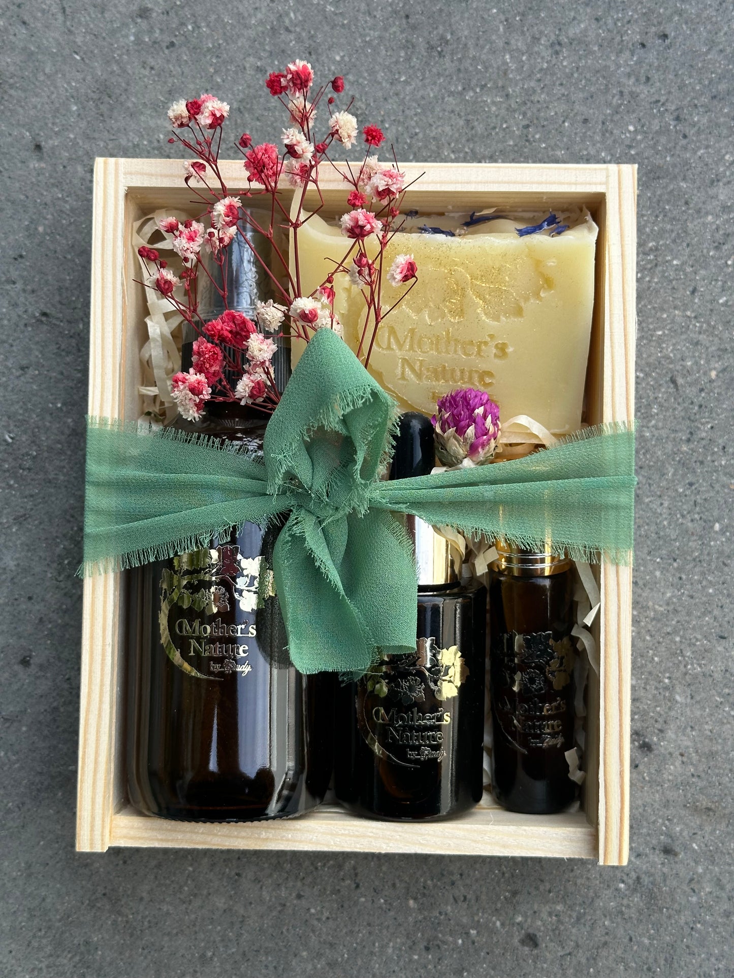 Luxury Anti-Aging kit / Glow Naturally | skin care Facial & Eye Care | Certified Pure Essential Oils | Free of Paraben & Sulfate- Hand made Natural & Cruelty-Free Cold press Anti-Aging Soap