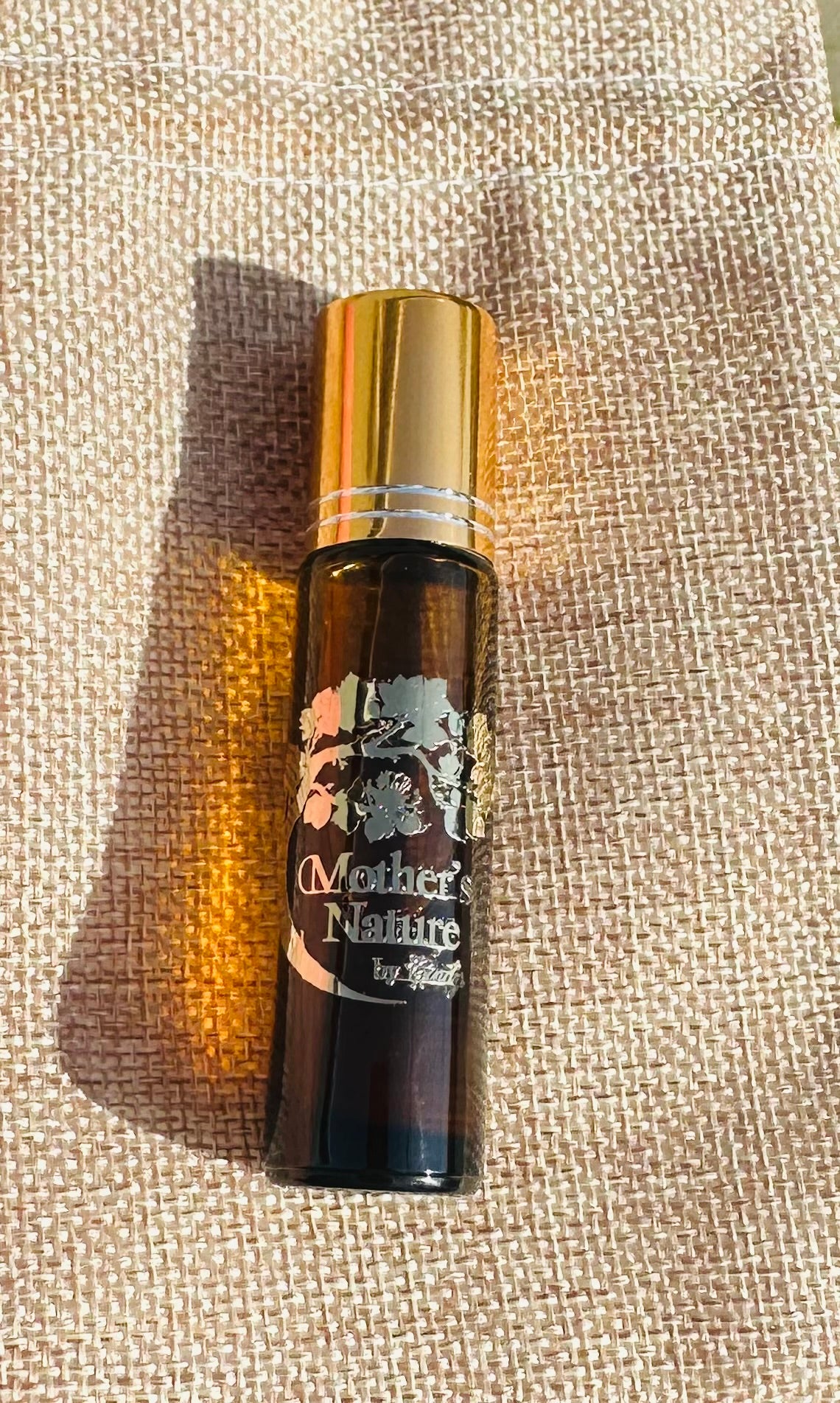 Glow Naturally | The most Moisturizing Under Eye Care | 100% Doterra Frankincense Pure essential oil | With Essential Oils | Free of Dyes,Fragrance - Hand made Natural & Cruelty-Free with organic Jojoba oil and órganic castor oil ( Amber Glass Roller )