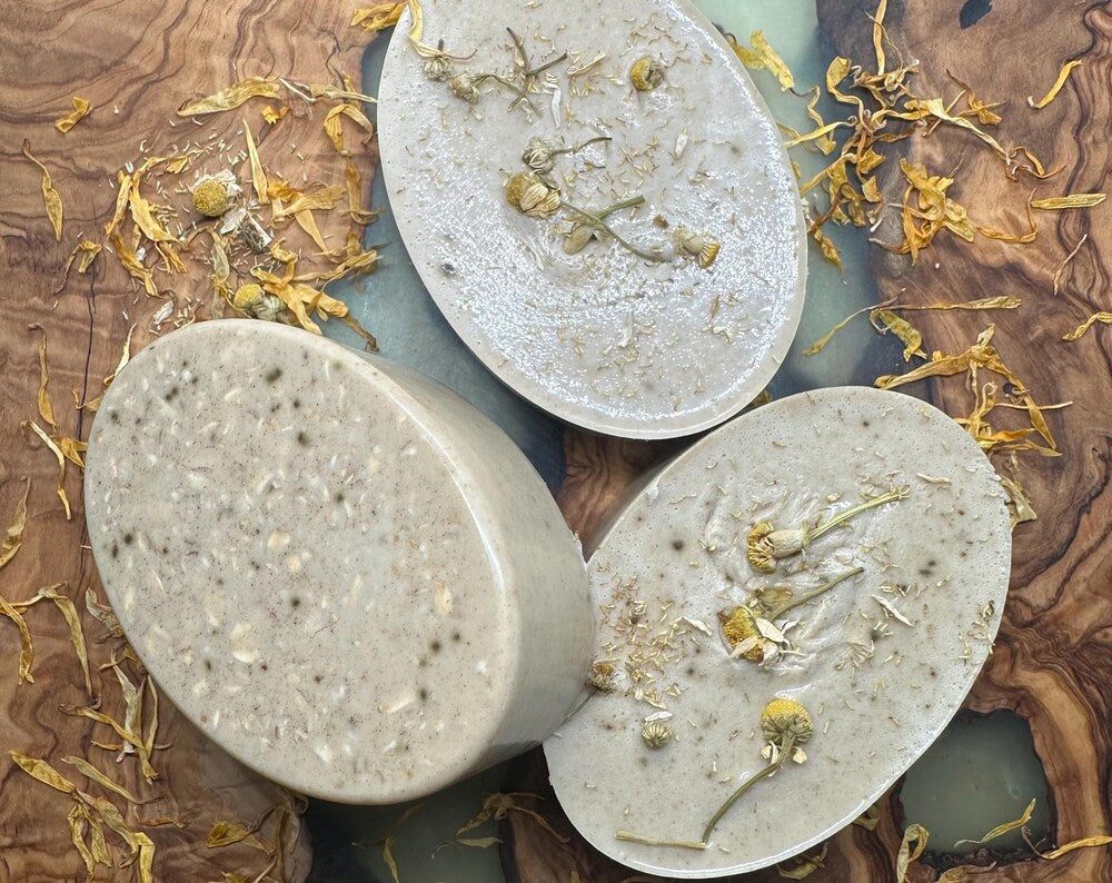 Chamomile & Oats soap Bar | For Sensitive skin | Itching skin | Moisturizer | Soothing | Clarity Skin Reducing Pores - Natural & Cruelty-Free